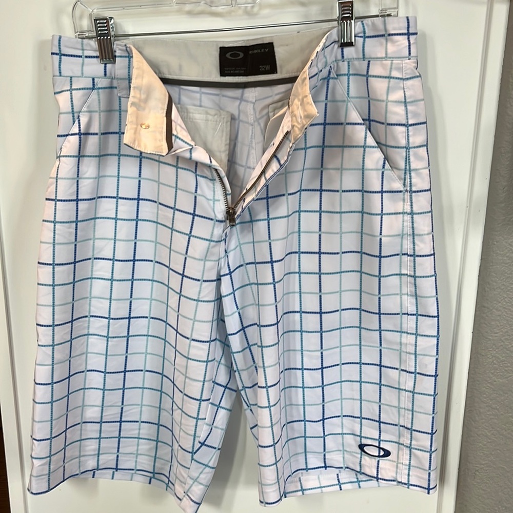 Mens Oakley shorts. Size 32